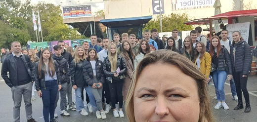 Zajednika fotografija ispred paviljona